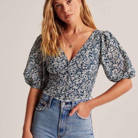 Abercrombie & Fitch Tops - NWT Abercrombie & Fitch Floral Blouse Sz Small